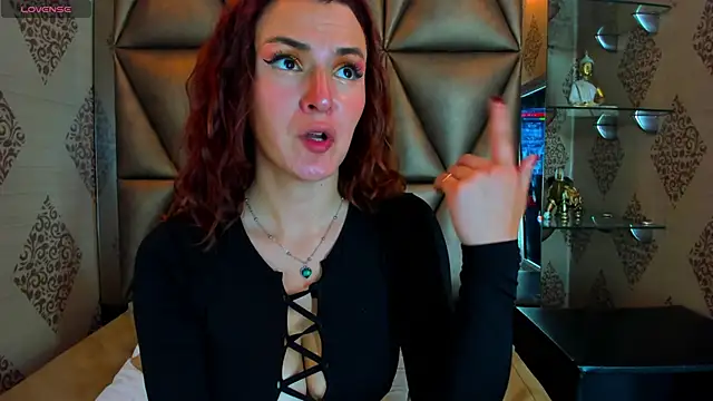 Snapshot of Kitty_Velvet_ chatting on March 2025 06:18:01 PM Kitty Velvet online show from March 2025 06:18:01 PM