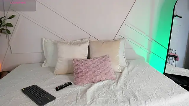 alanarouge online show from December 2025 11:53:01 AM