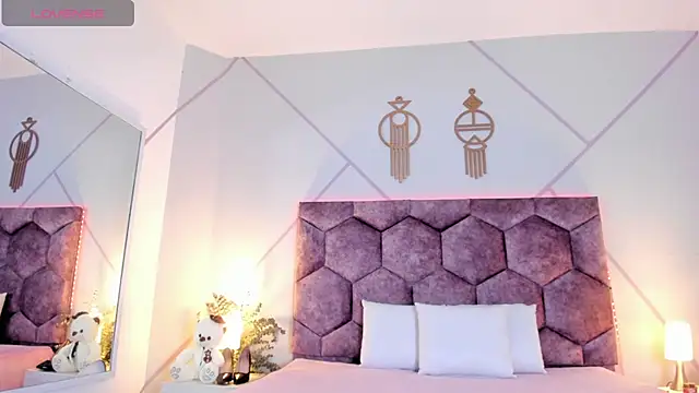 aurora collinss  online show from February 2026 12:49:01 PM