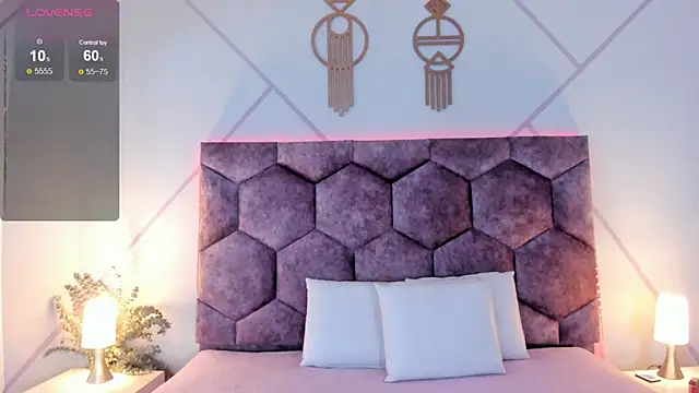 aurora collinss  online show from February 2026 12:38:02 PM