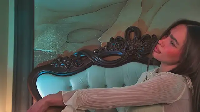 Amanda River online show from April 2026 11:38:02 PM