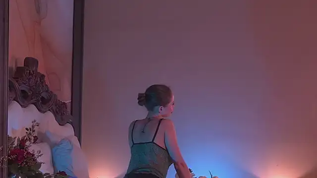 Amanda River online show from November 2025 07:06:02 PM