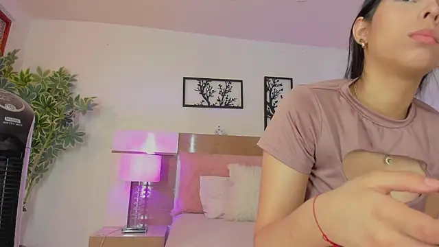 Olivia pretty  online show from March 2025 01:34:01 PM