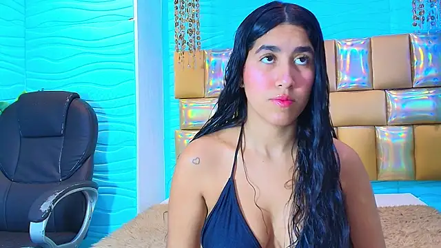 Mia Montess online show from December 2025 05:06:02 PM