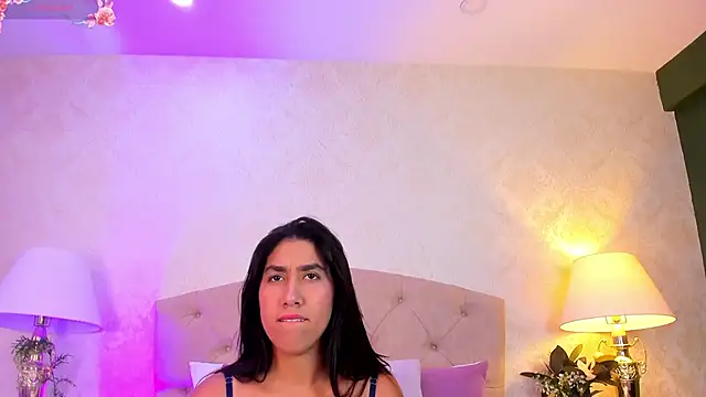 Mia Montess online show from May 2026 12:33:02 PM
