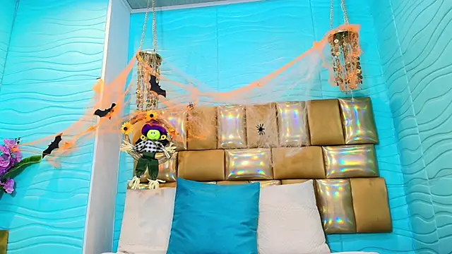 Mia Montess online show from October 2025 01:10:02 PM