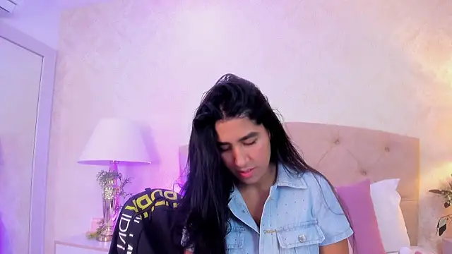 Mia Montess online show from July 2026 12:44:02 PM