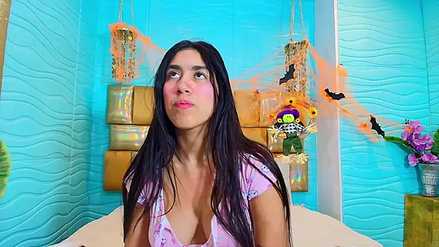 Mia Montess online show from October 2025 12:17:01 PM