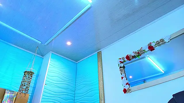 Mia Montess online show from December 2025 12:52:02 PM