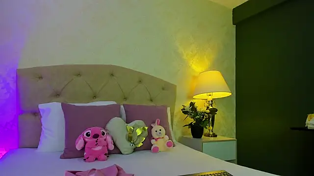 Snapshot of Mia_Montess chatting on April 2026 01:12:02 PM Mia Montess online show from April 2026 01:12:02 PM