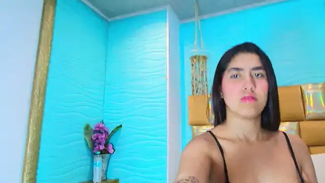 Mia Montess online show from November 2025 12:38:02 PM