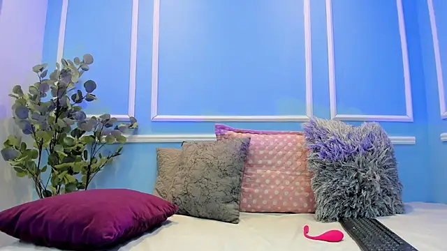 Lucy Canel online show from October 2025 07:04:01 PM