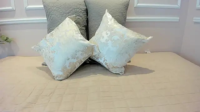 Lucy Canel online show from November 2025 07:13:02 PM