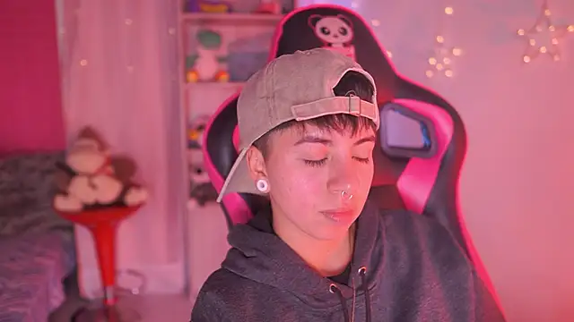 tommy blue online show from March 2026 02:02:01 AM