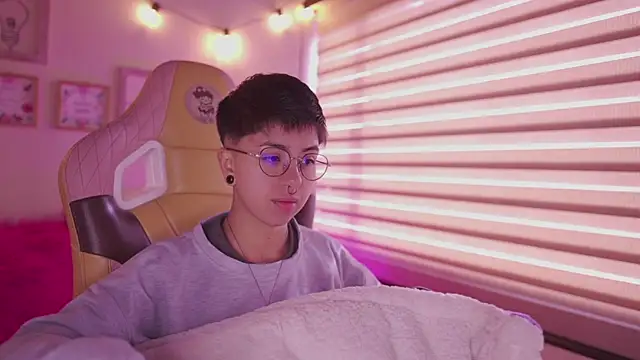 tommy blue online show from April 2026 12:31:02 PM