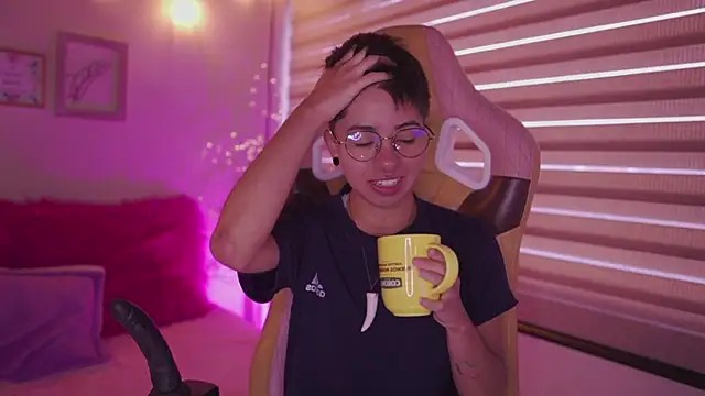 tommy blue online show from April 2026 01:04:02 PM