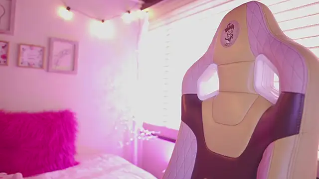 tommy blue online show from April 2026 02:19:01 PM