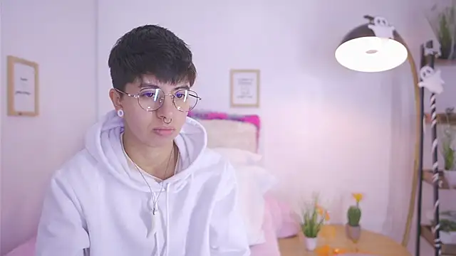 tommy blue online show from October 2025 01:43:01 PM