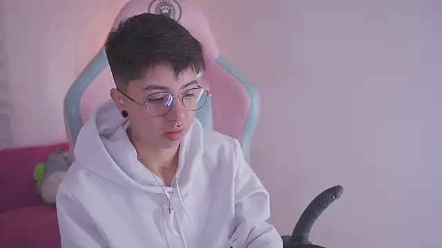 tommy blue online show from November 2025 12:27:02 PM