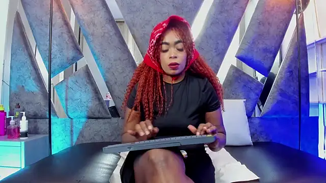 CandyMartinez  online show from December 2025 04:43:02 PM