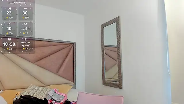 SaskiaGrendel online show from October 2025 06:12:02 PM