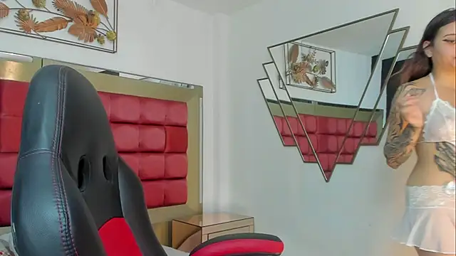 SaskiaGrendel online show from November 2025 06:11:01 PM