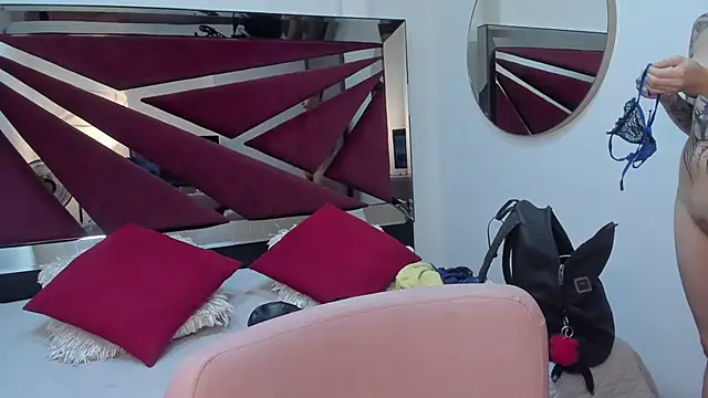 SaskiaGrendel online show from November 2025 06:12:02 PM