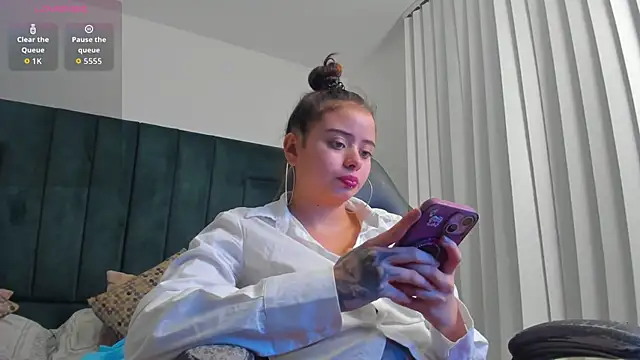 SaskiaGrendel online show from April 2026 11:55:01 PM