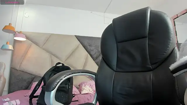 SaskiaGrendel online show from April 2026 12:03:01 AM