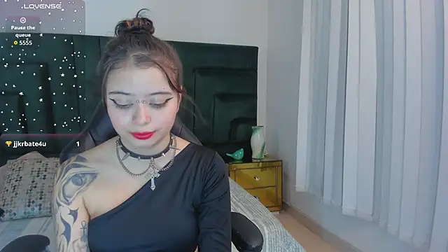 SaskiaGrendel online show from October 2025 12:10:02 AM