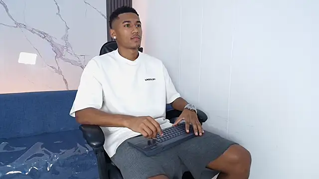 LexiAndDeker online show from November 2025 05:02:01 PM