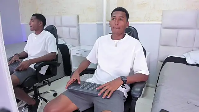 LexiAndDeker online show from October 2025 06:51:01 PM