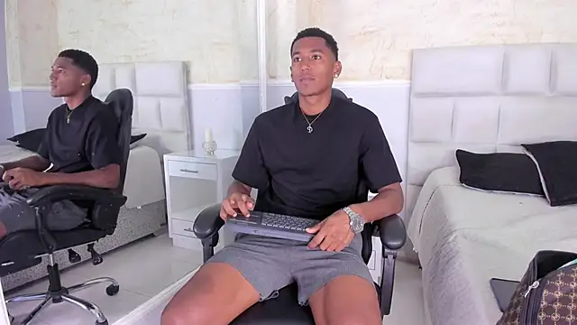 LexiAndDeker online show from October 2025 06:04:01 PM