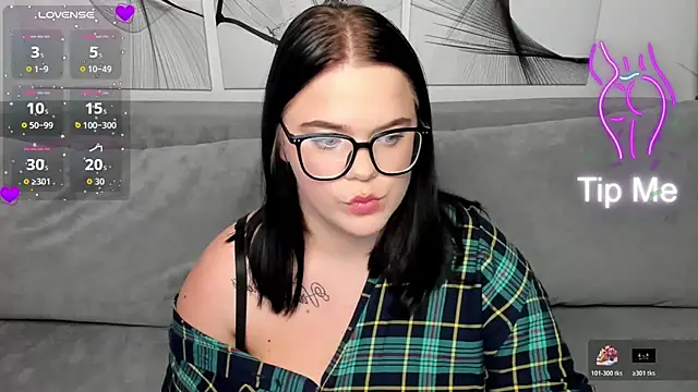 Eliss Shyyo online show from December 2025 08:04:02 PM