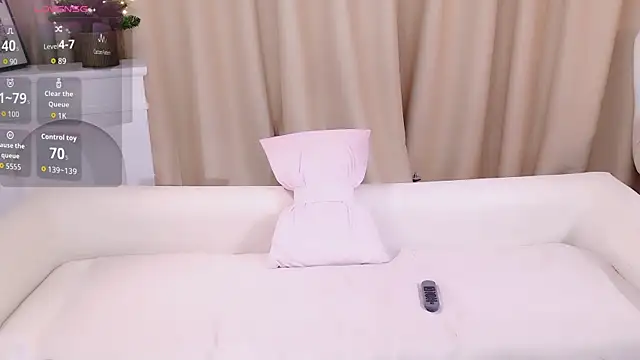 honey113 online show from December 2025 01:06:02 PM