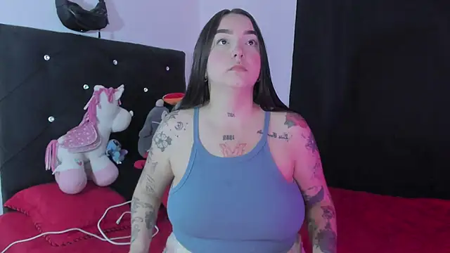 Snapshot of Celestte chatting on December 2025 01:32:02 AM Celestte online show from December 2025 01:32:02 AM