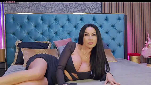 Snapshot of Vanessao1 chatting on September 2025 02:02:01 PM Vanessao1 online show from September 2025 02:02:01 PM