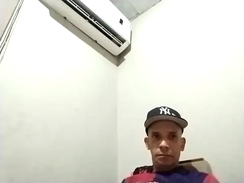 karlossan24 online show from February 2026 12:16:01 PM