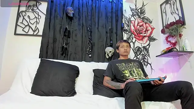 KratosAfroditacs online show from March 2025 03:57:02 PM