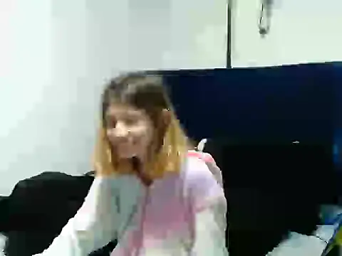 KratosAfroditacs online show from November 2025 07:17:02 PM