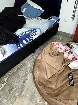 KratosAfroditacs online show from April 2026 07:43:02 PM