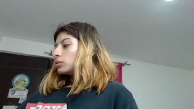 KratosAfroditacs online show from December 2025 05:00:01 PM