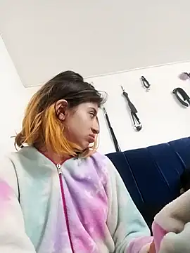 KratosAfroditacs online show from November 2025 04:51:02 PM