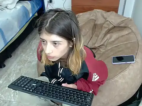 KratosAfroditacs online show from November 2025 10:21:01 PM