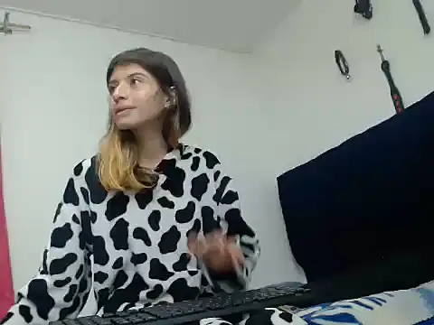 KratosAfroditacs online show from July 2026 07:03:02 PM