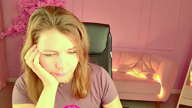 NicoleHitman online show from November 2025 05:12:01 AM