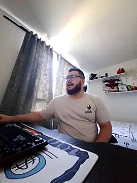 Snapshot of Edmund98 chatting on September 2025 06:03:02 PM Edmund98 online show from September 2025 06:03:02 PM