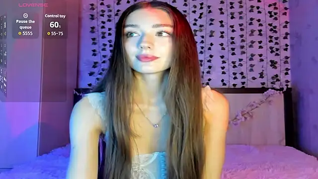 Snapshot of MelissaMillton chatting on October 2025 06:44:01 PM MelissaMillton online show from October 2025 06:44:01 PM