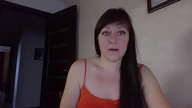 Snapshot of CarolinaReaperRed chatting on November 2025 12:05:01 PM CarolinaReaperRed online show from November 2025 12:05:01 PM