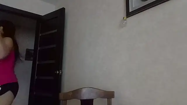 Snapshot of CarolinaReaperRed chatting on October 2025 06:04:01 AM CarolinaReaperRed online show from October 2025 06:04:01 AM